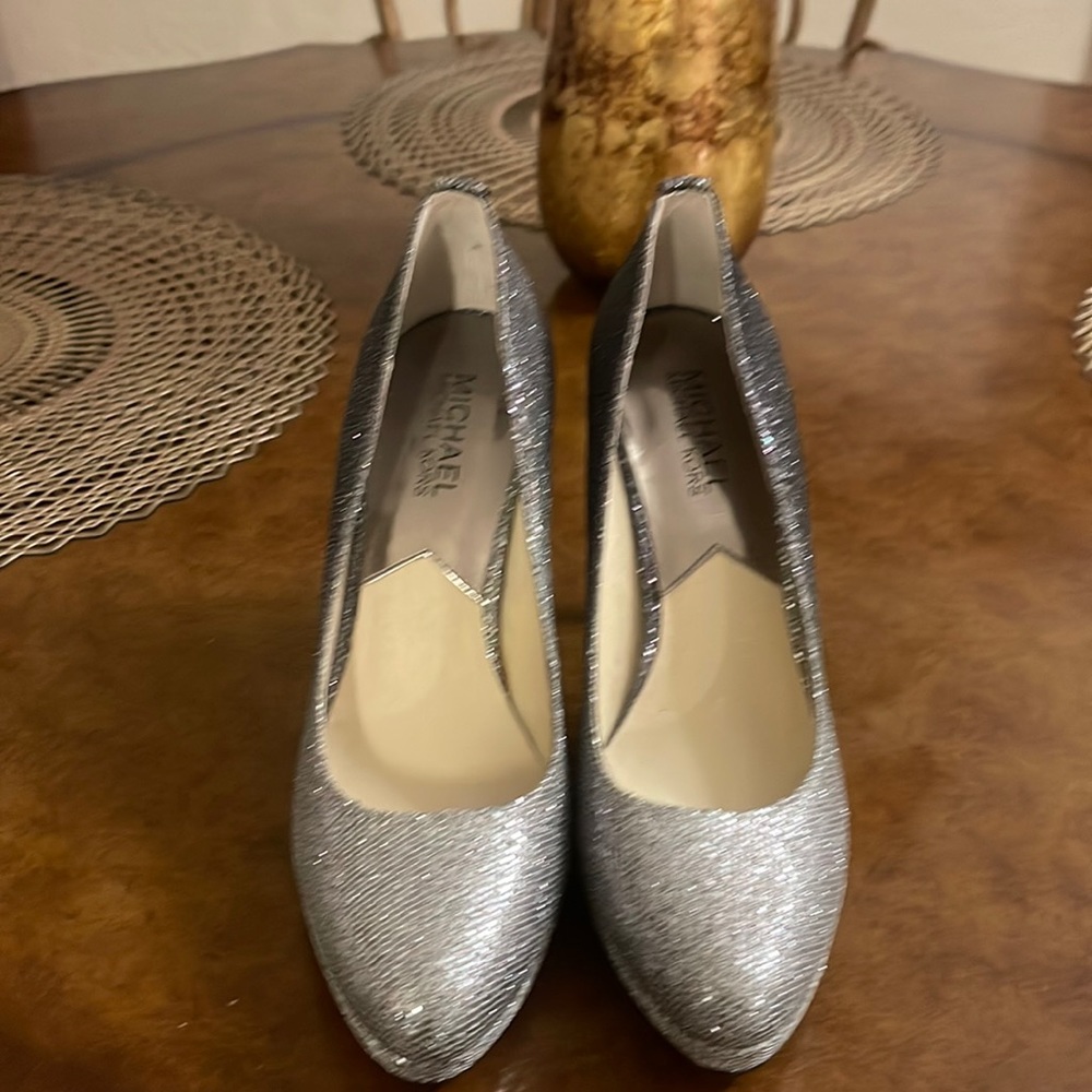 Michael Kors Silver two-tone sparkly Shoes 7.5 M - Picture 1 of 5